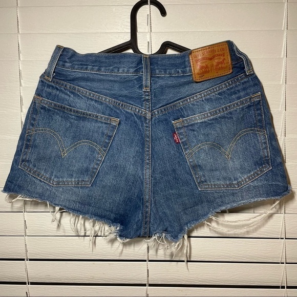 levi’s 501 Distressed Denim Shorts size 27 - Picture 8 of 10